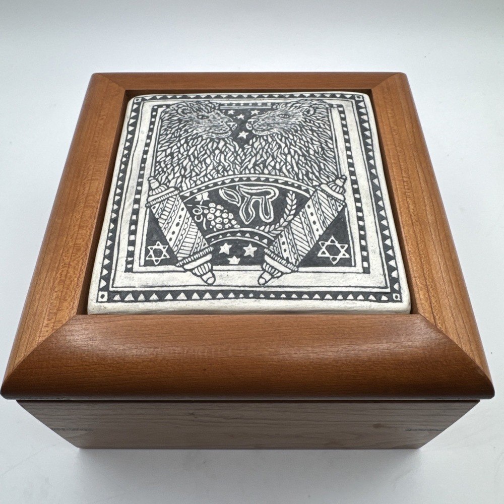 Marsha McCarthy Cherry Wood Jewelry Trinket Box w inlaid Art Tile Lions Judah‎